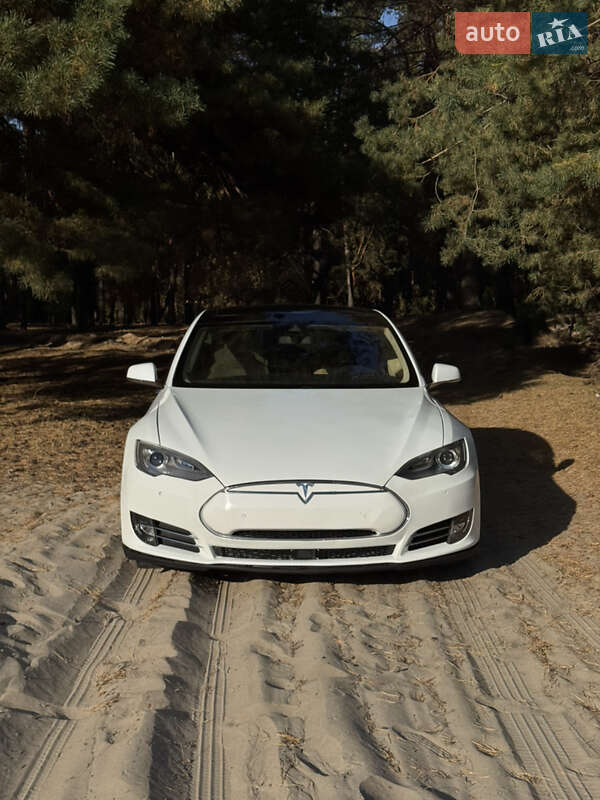 Tesla Model s (2016)