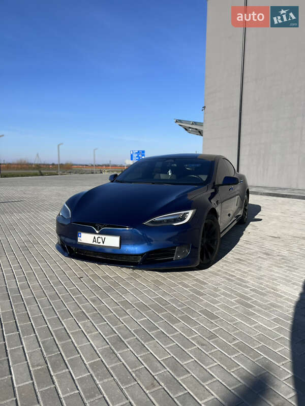 Tesla Model s (2017)