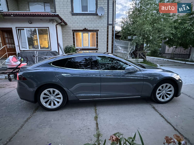 Tesla Model s (2013)