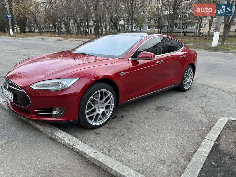 Tesla Model s (2013)