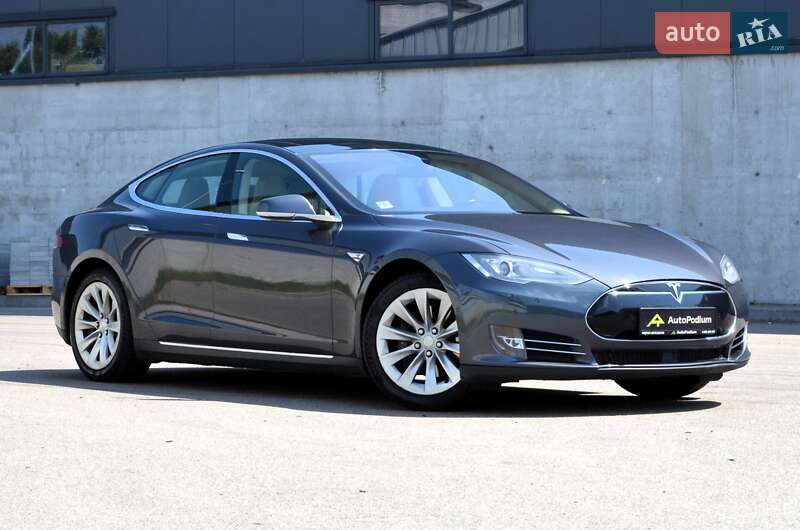 Tesla Model s (2016)