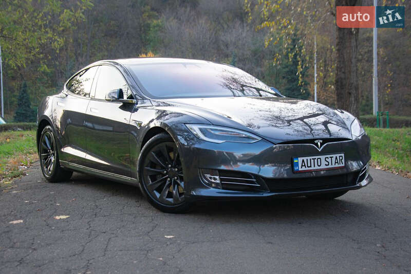Tesla Model s (2017)