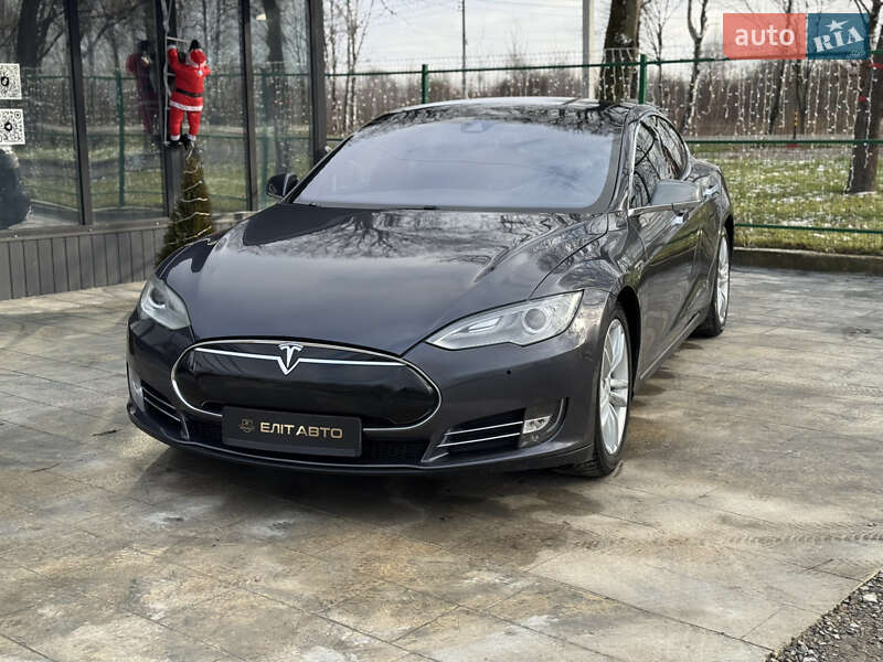 Tesla Model s (2015)