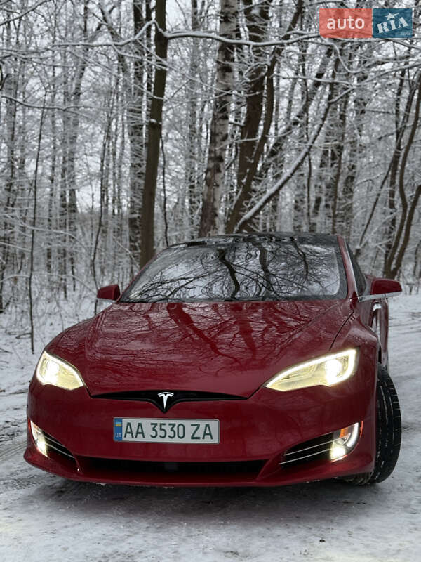 Tesla Model s (2015)