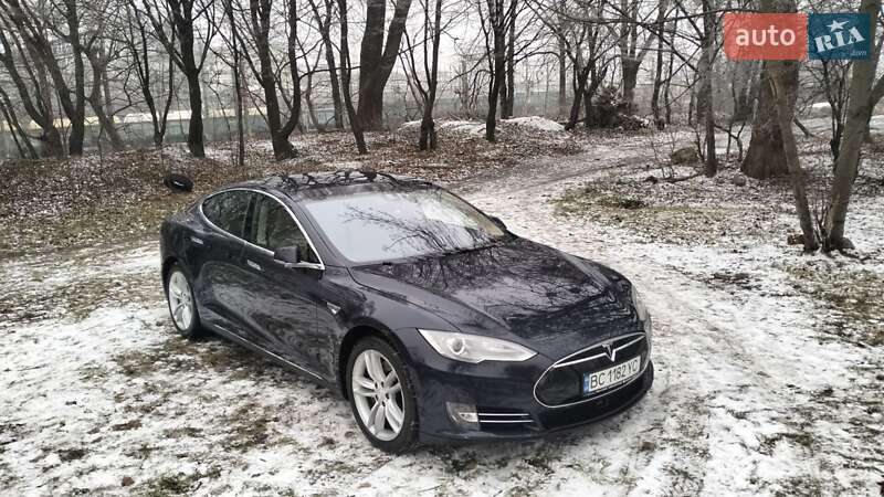 Tesla Model s (2015)
