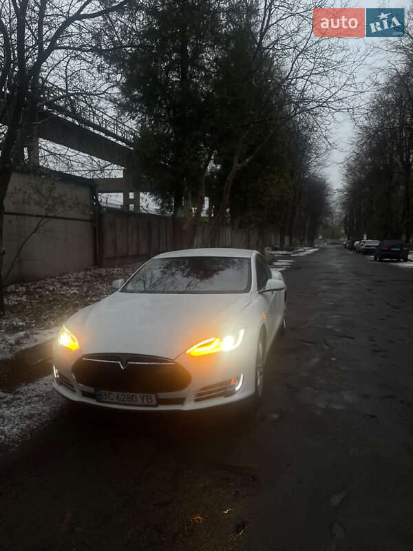 Tesla Model s (2014)