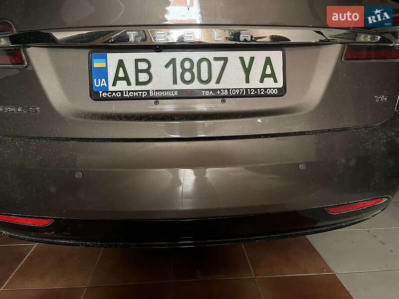 Tesla Model s (2016)