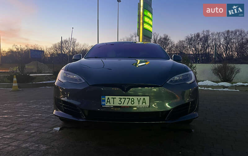 Tesla Model s (2019)