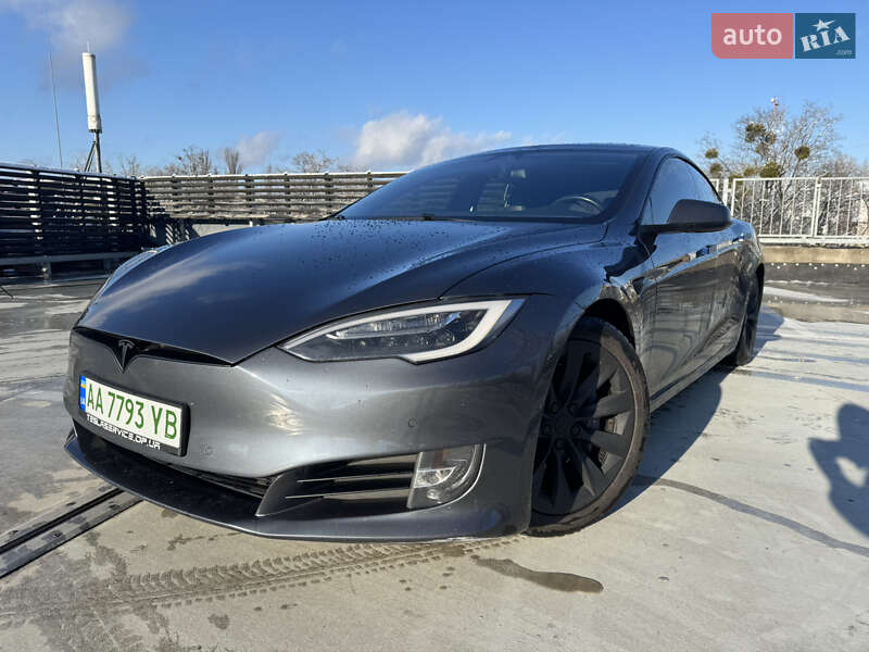 Tesla Model s (2016)
