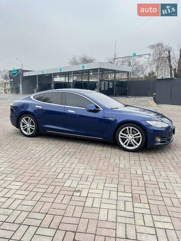 Tesla Model s (2016)