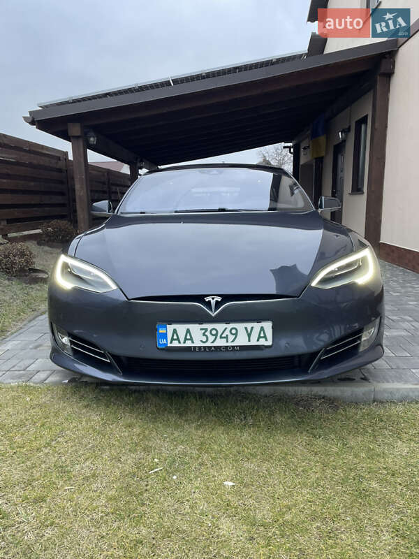 Tesla Model s (2016)
