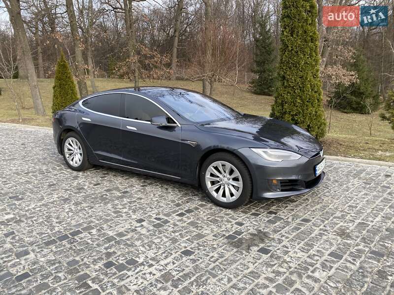 Tesla Model s (2016)