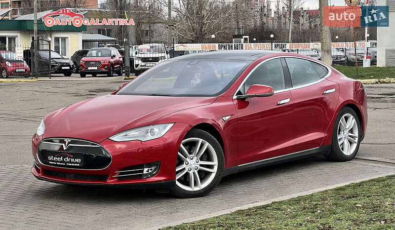 Tesla Model s (2015)