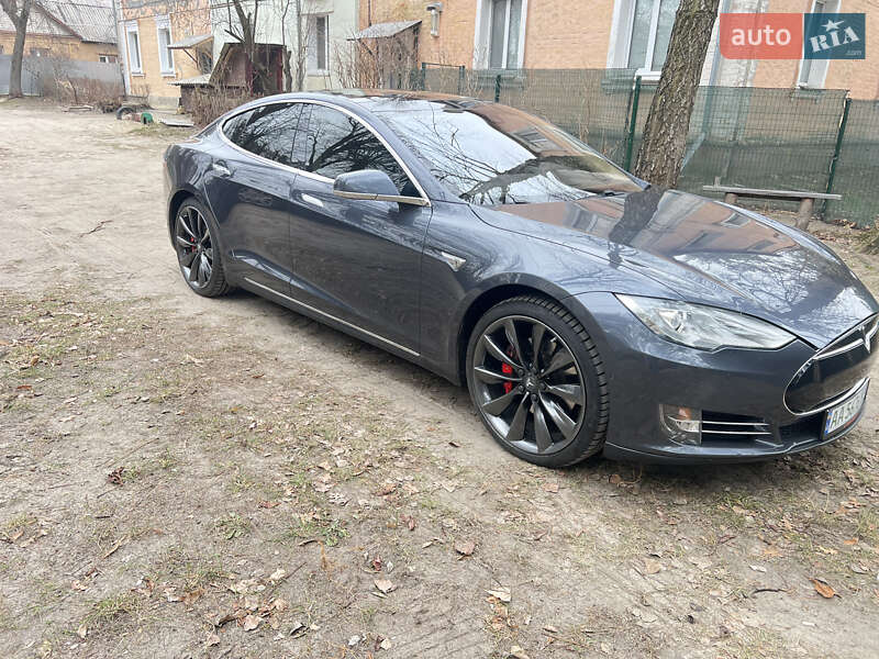 Tesla Model s (2014)
