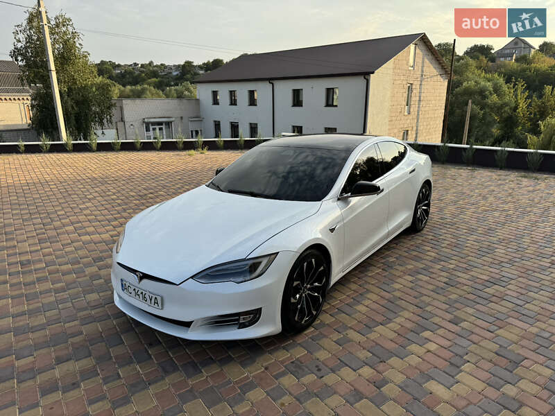 Tesla Model s (2019)