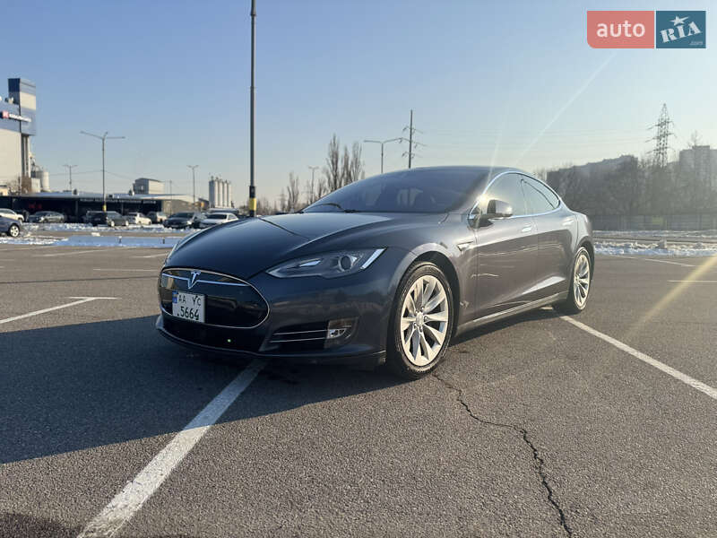 Tesla Model s (2014)