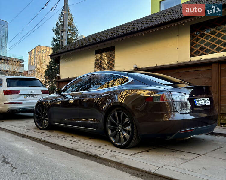 Tesla Model s (2013)