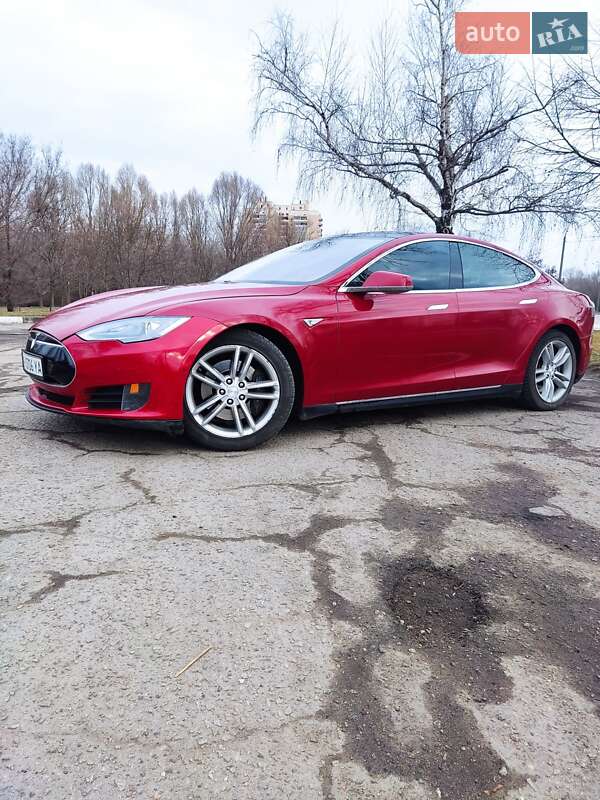 Tesla Model s (2016)