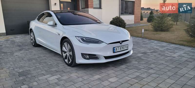 Tesla Model s (2020)