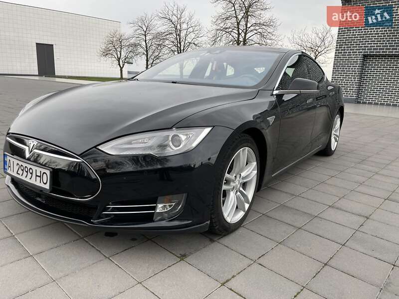 Tesla Model s (2015)