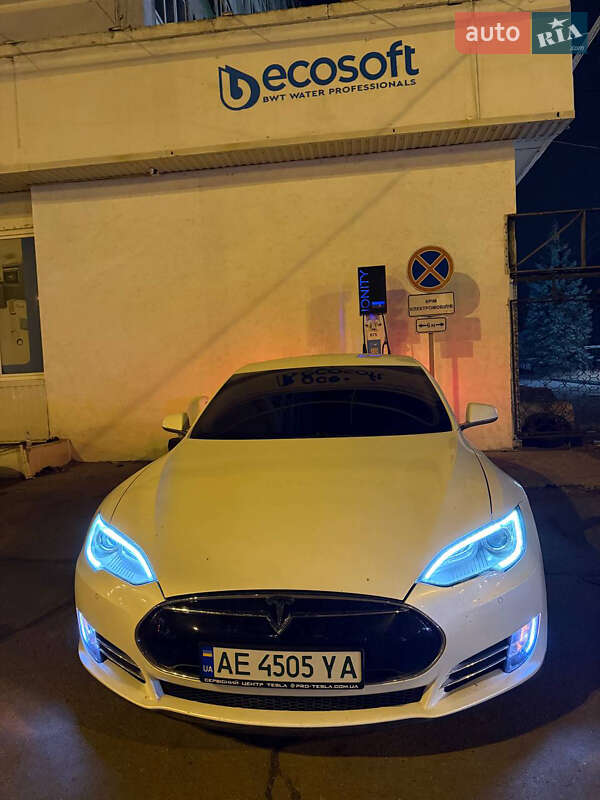 Tesla Model s (2014)