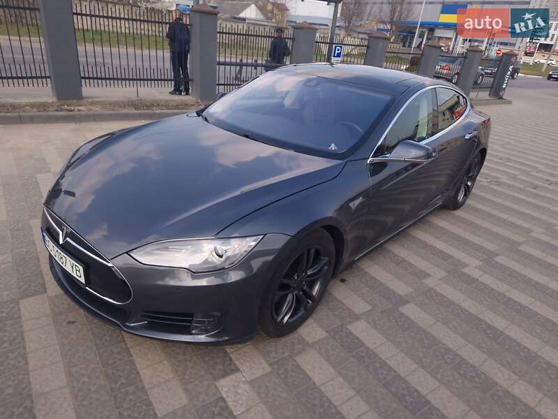 Tesla Model s (2015)