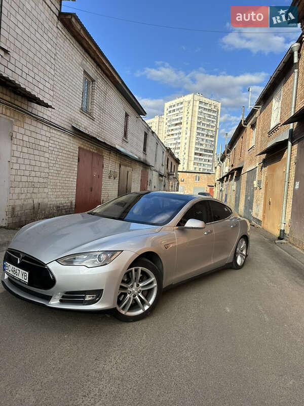 Tesla Model s (2013)