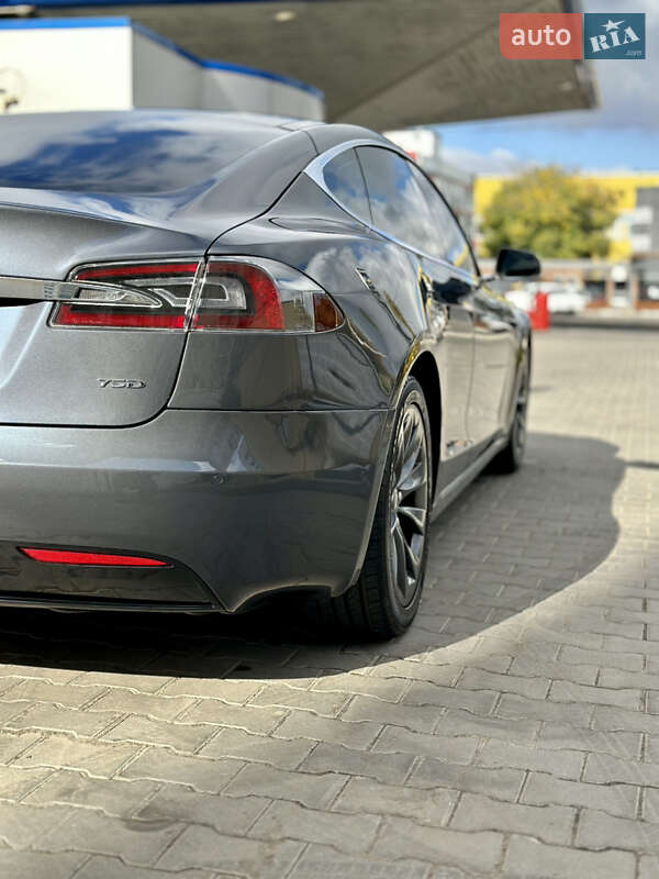 Tesla Model s (2017)