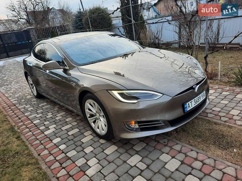 Tesla Model s (2016)