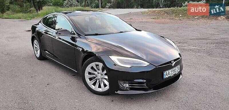 Tesla Model s (2018)