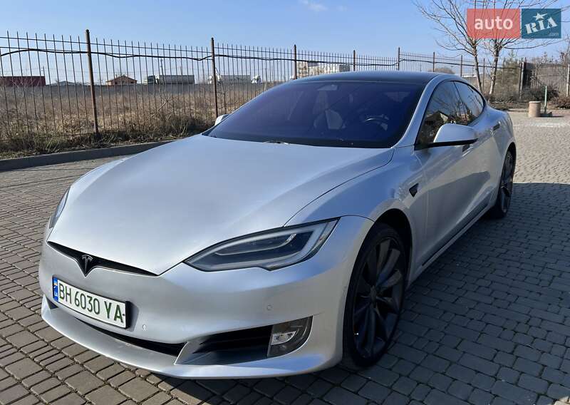 Tesla Model s (2017)