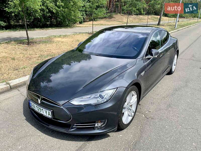 Tesla Model s (2016)