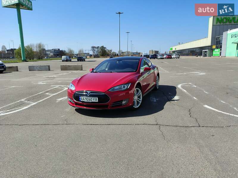 Tesla Model s (2014)