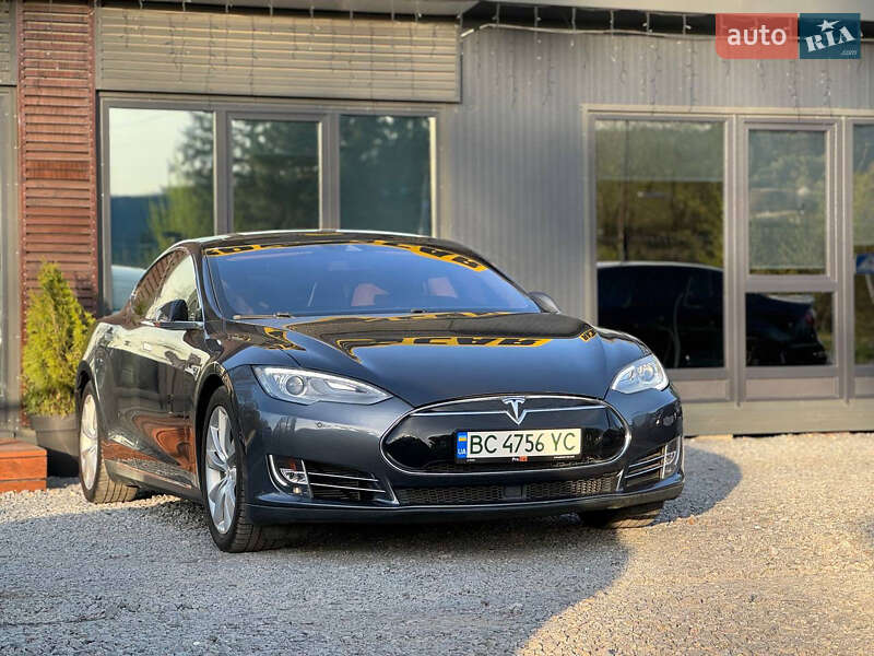 Tesla Model s (2015)