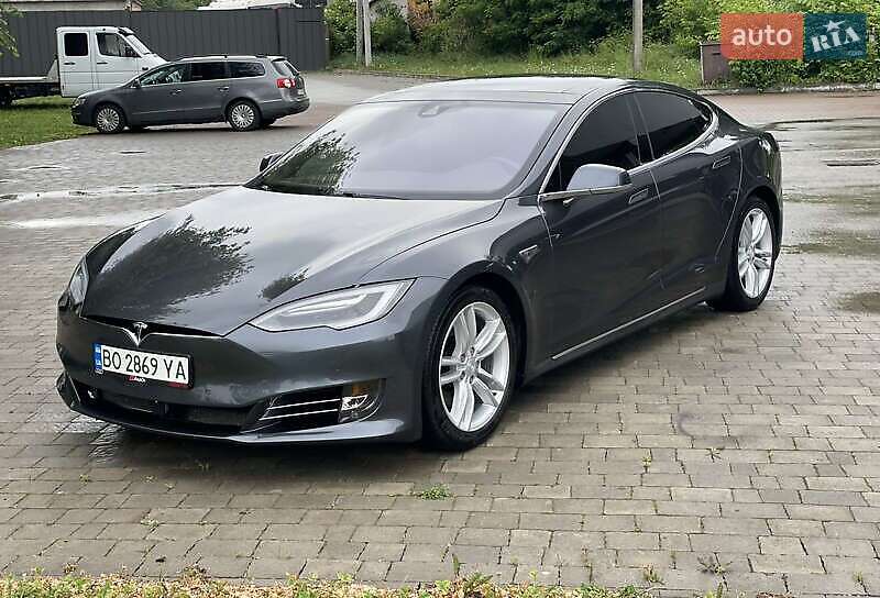 Tesla Model s (2015)