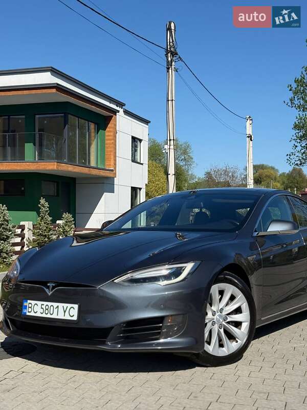 Tesla Model s (2016)