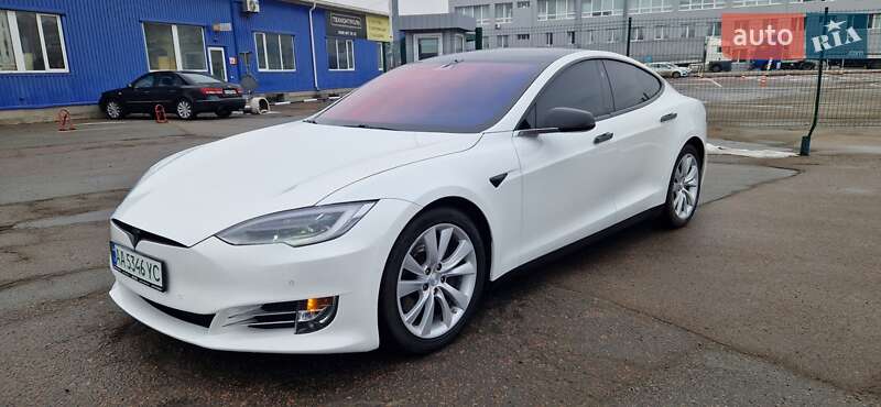 Tesla Model s (2017)
