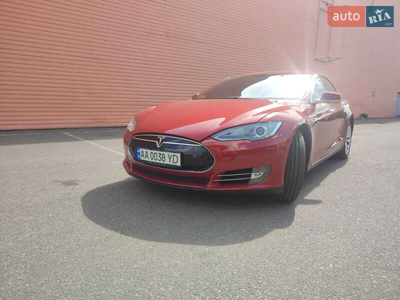 Tesla Model s (2014)
