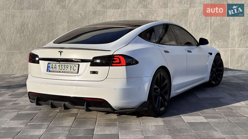Tesla Model s (2021)