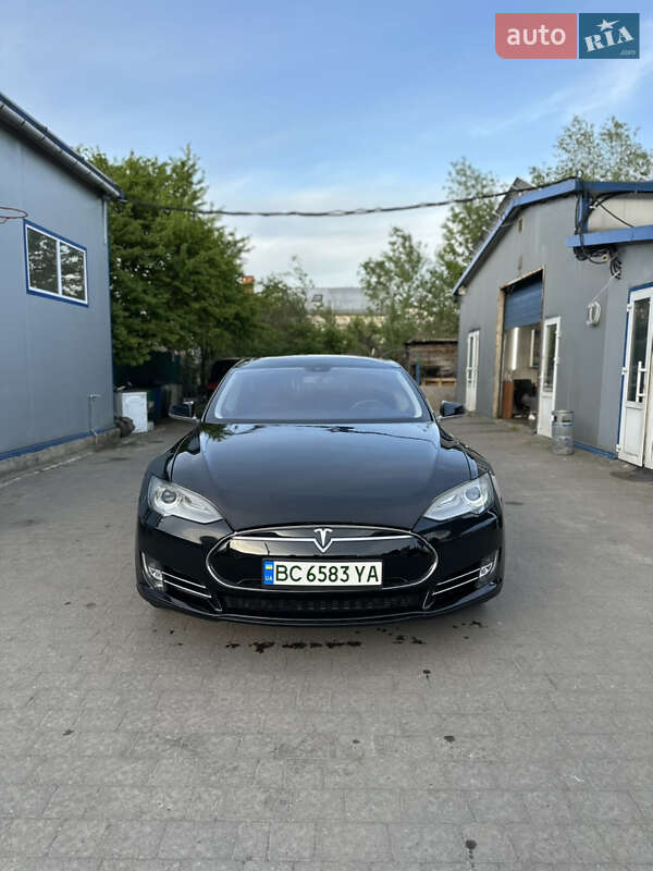 Tesla Model s (2012)