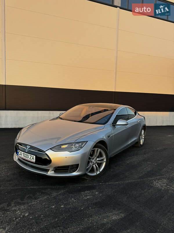 Tesla Model s (2014)
