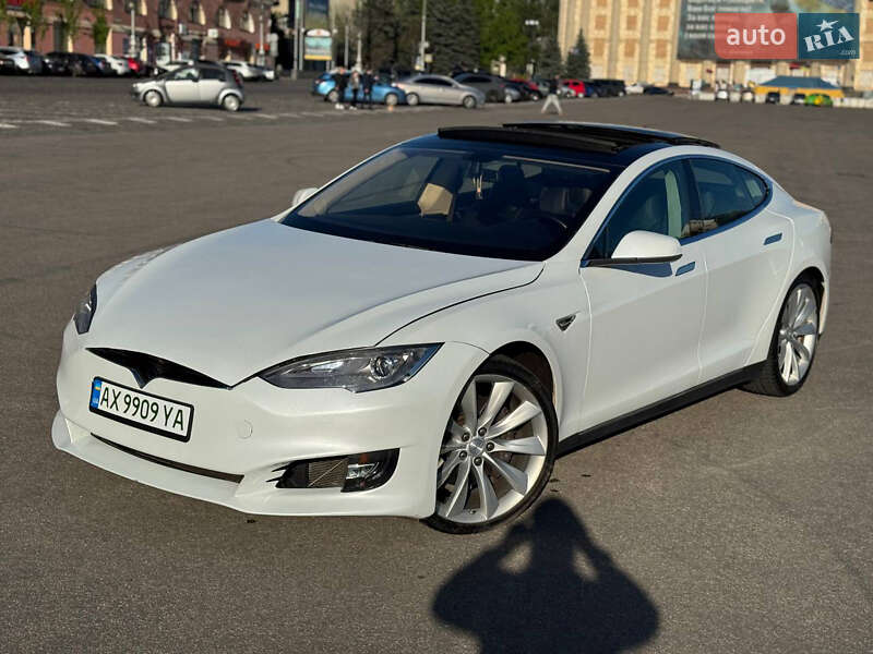 Tesla Model s (2013)