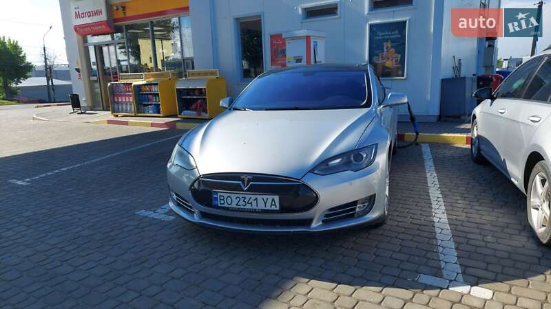 Tesla Model s (2014)