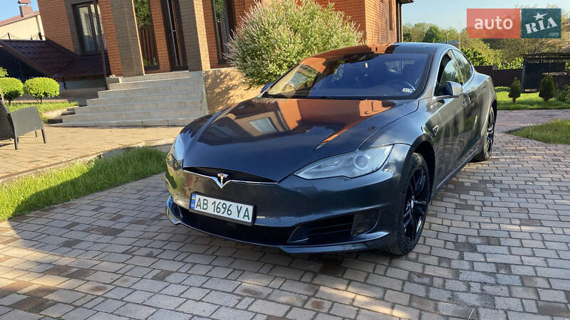 Tesla Model s (2015)