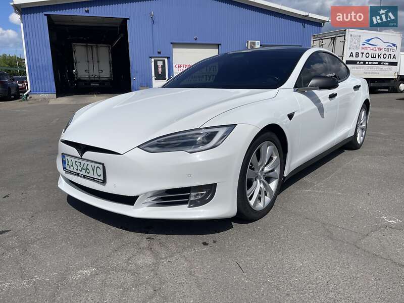Tesla Model s (2017)