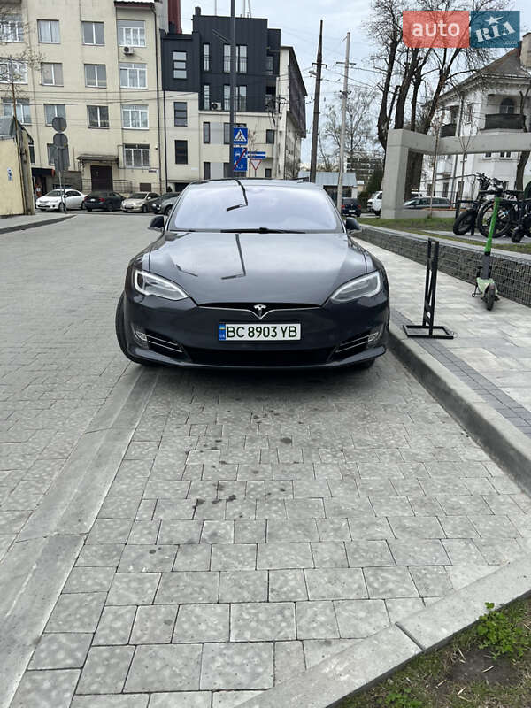 Tesla Model s (2016)
