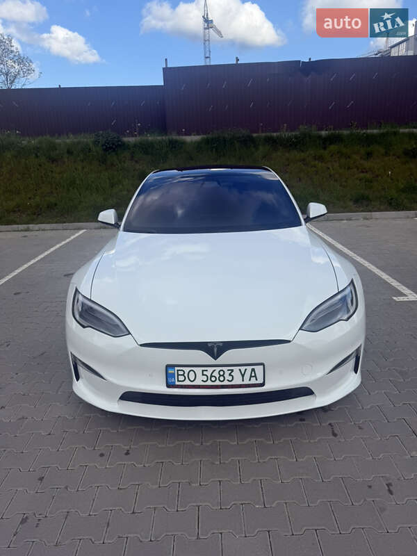 Tesla Model s (2021)