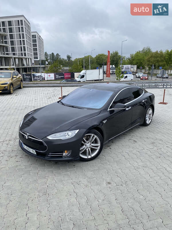 Tesla Model s (2015)