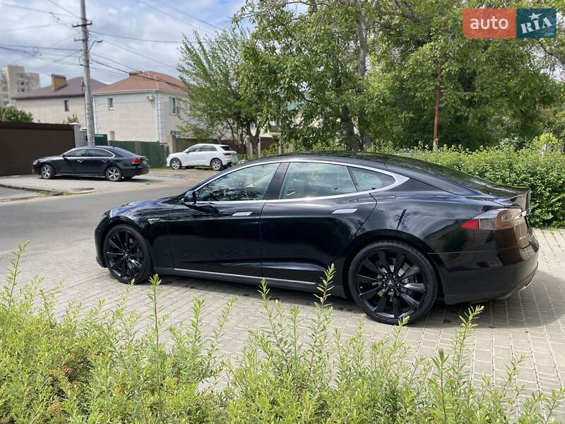 Tesla Model s (2014)