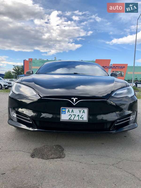 Tesla Model s (2016)